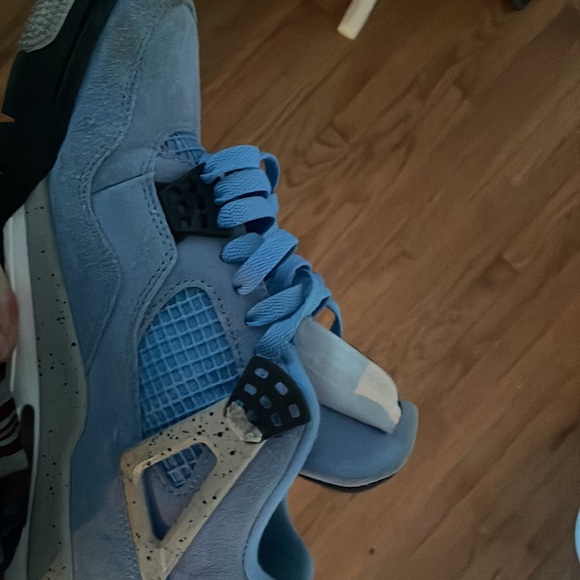 AIR JORDAN UNC 4s - Picture 2 of 4